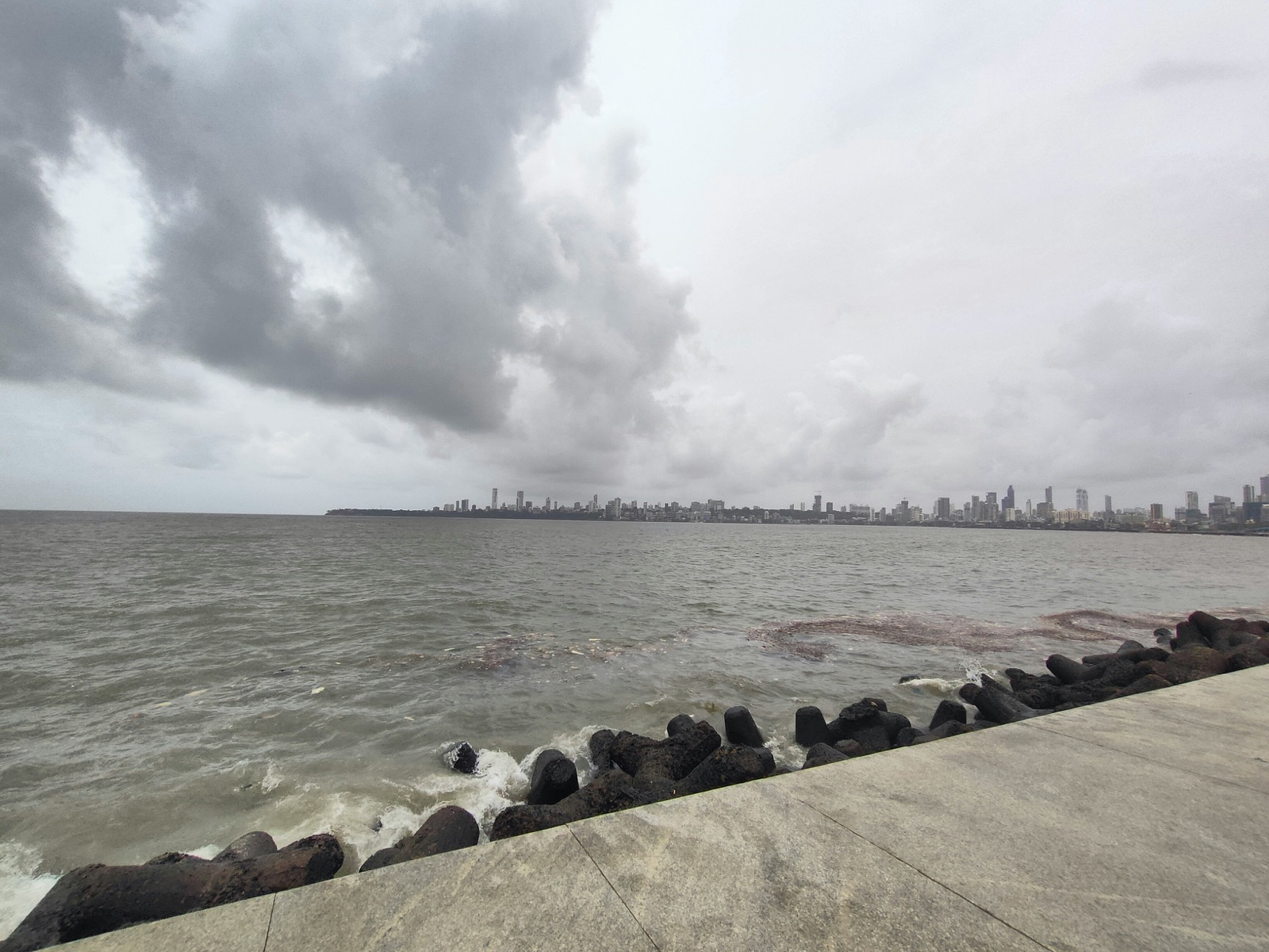 Marine Drive Mumbai tour — Queen's Necklace stop on the bollywood tour Mumbai one day